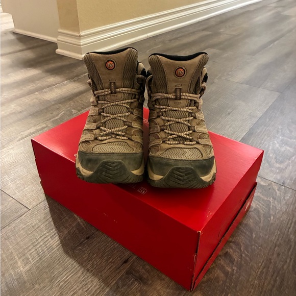 Merrell Women's Boots Moab’s 3 - 8.5 wide - Picture 2 of 10